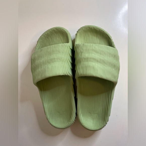 Adidas Men’s Adilette 22 Slides “Magic Lime” Slip On Sandals Size 10 - Picture 5 of 13
